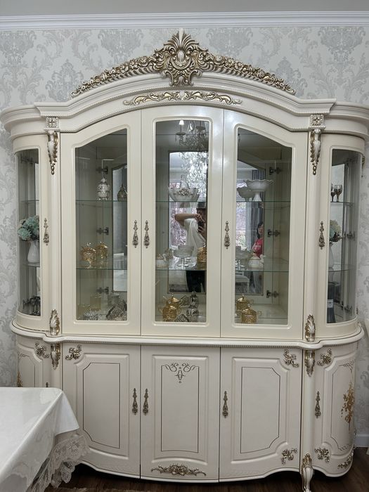 Белый шкаф для посуды