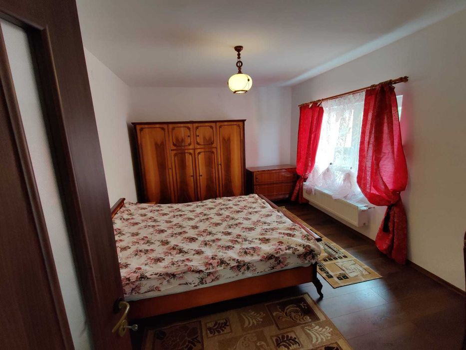 Închiriez apartament 7 dormitoare,  2 livinguri,bucatarie 3 bai, 3 ter
