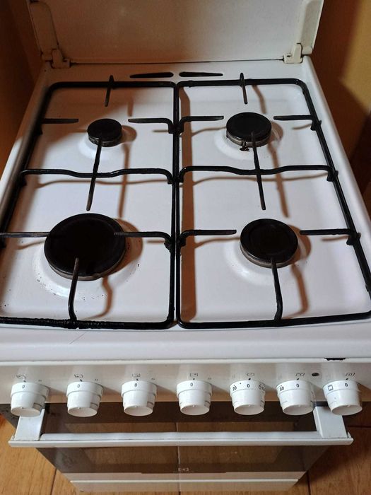 Vând aragaz Electrolux