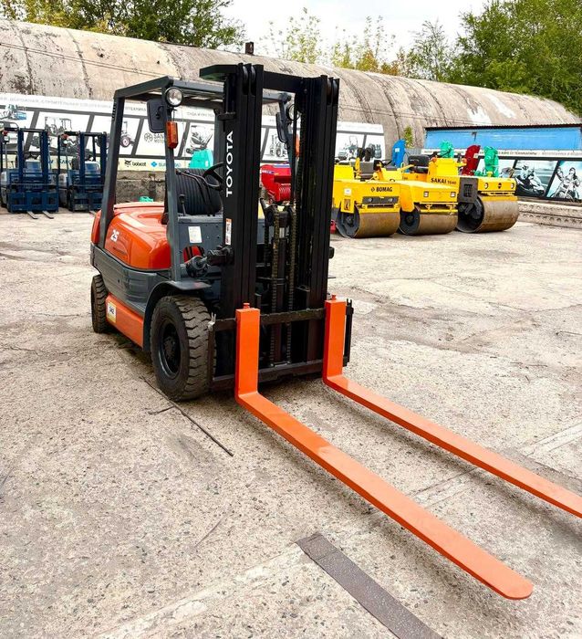 Вилочный погрузчик TOYOTA 6FGL25