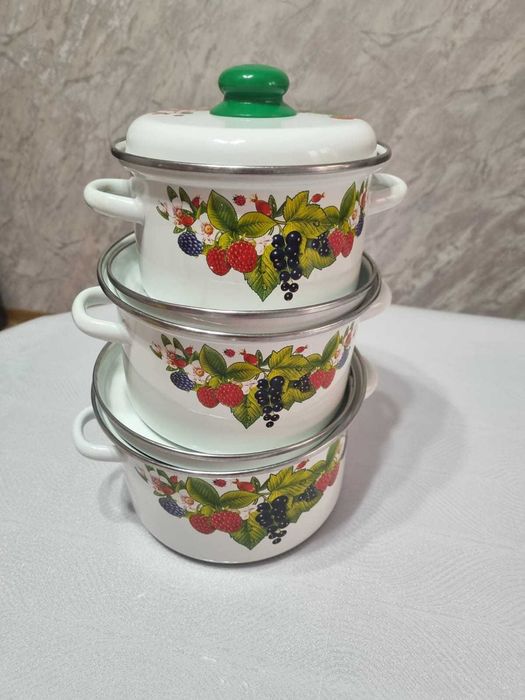 Продам Эмалированные кастрюли. Можно набором.
