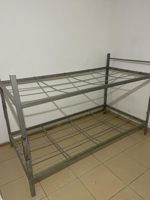 vand paturi supra etajate muncitori fier