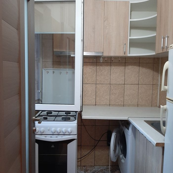 Apartament 2 camere de închiriat zona vest(pod înalt)