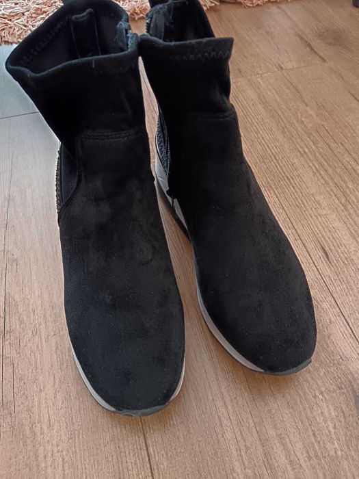 Боти 1 броя  за 15 лв 41 номер