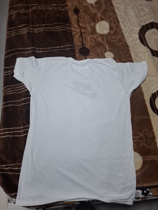 Vând tricou nike (nu este original) de 170-180cm (XXL)