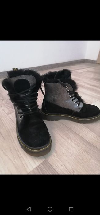 Продам зимнию  ботинку