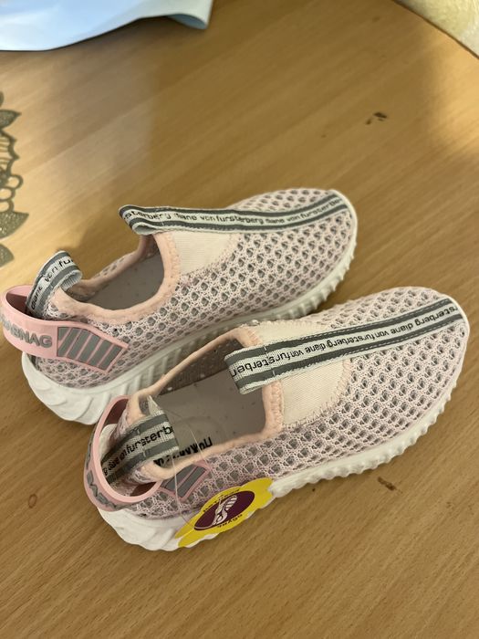 Новая обувь на девочку 3 тыс