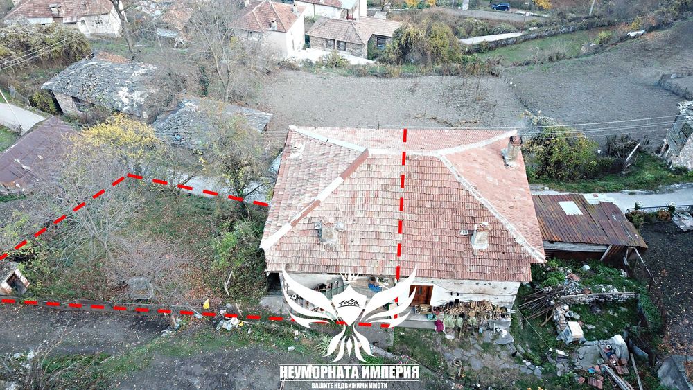 Продавам триетажна вила/къща 193РЗП с 220кв.м. двор в село Дряново община Лъки
