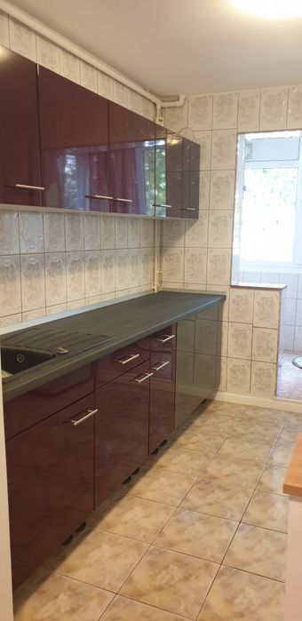 Închiriez 3 camere