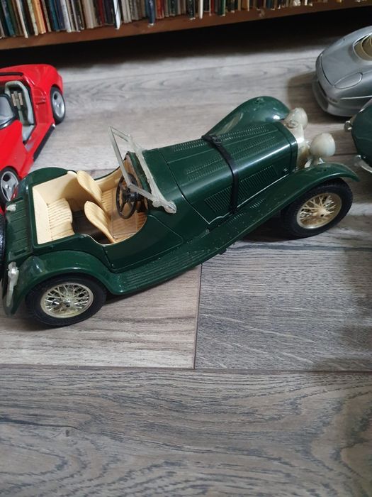 Lot 11 machete scară 1:18 cu mici lipsuri