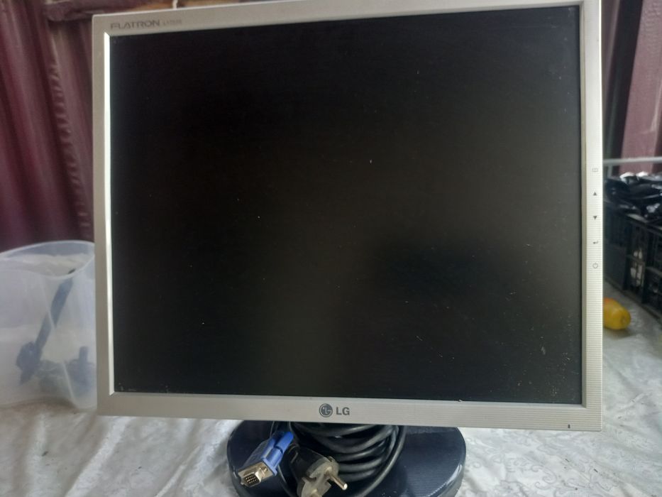 Продам принтера дёшево и монитор с шнурами рабочий