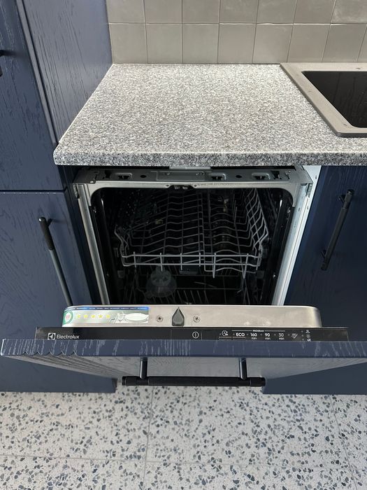 Дава се под наем Тристаен апартамент в Варна, Колхозен пазар - 80 кв.м за 650 € - Снимка #6