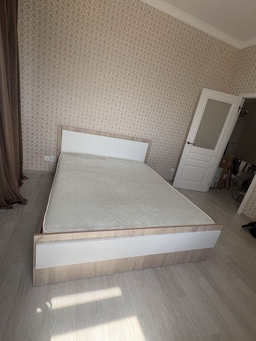 Продам двуспальную кровать