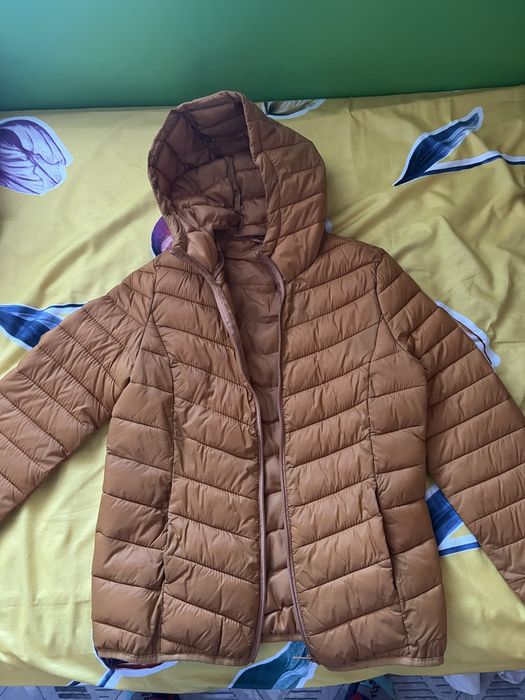 Продавам яке в цват горчица