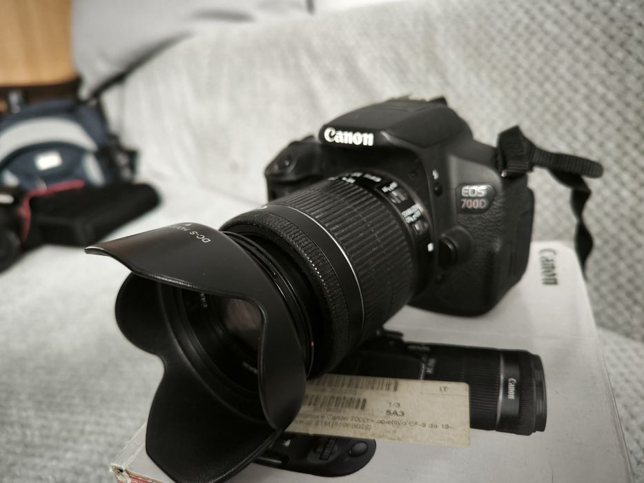 Canon 700d dslr,impecabil la cutie