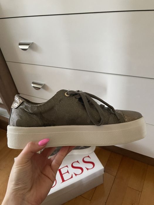 Оригинални дамски обувки Guess