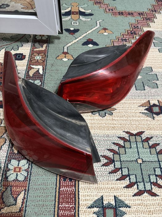 Продам задний фары Hyundai Elantra