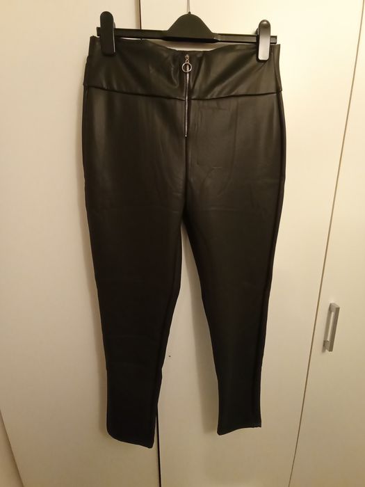 Pantaloni negri flaușați cu fermoar 42/44 femei