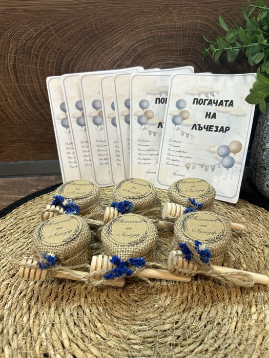 Бурканчета с мед и украса