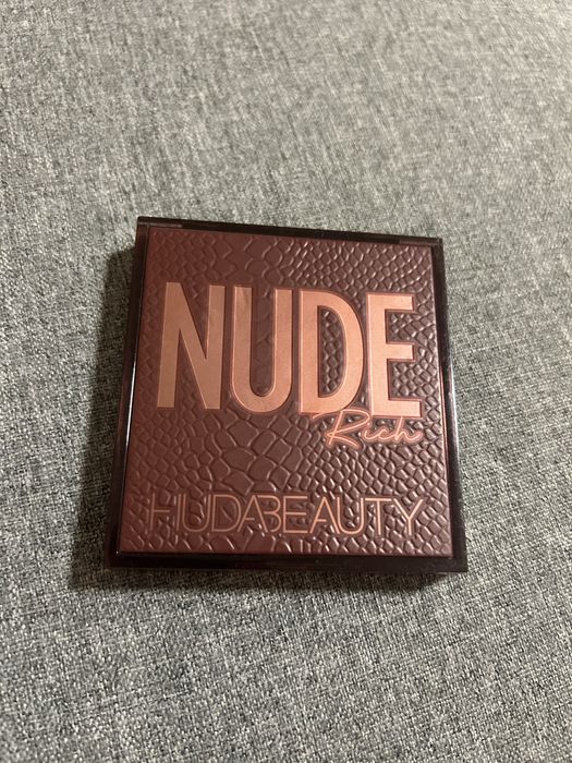 Палитра Huda Beauty
