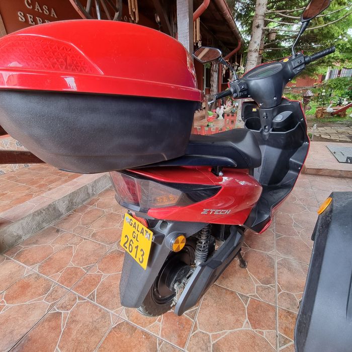 Vând  scuter electric ZTECH