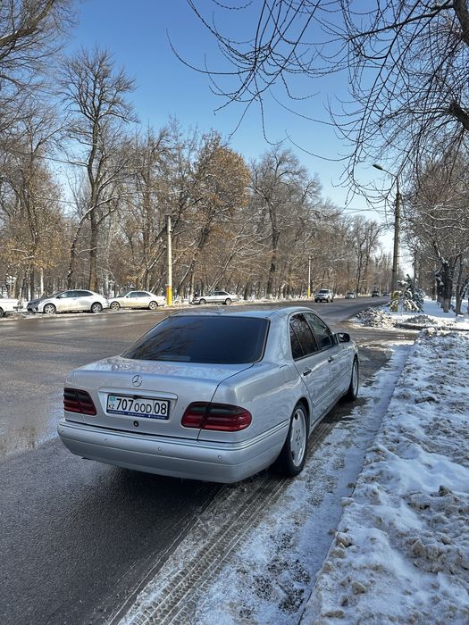 Задний бампер от Мерседес 210