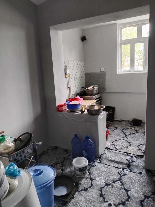 3 xonali Uy sotiladi srochni remont kosmetika sredniy holat