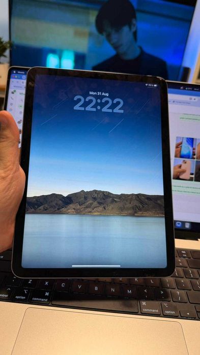 iPad Air gen 5, ecran spart, buton power lovit