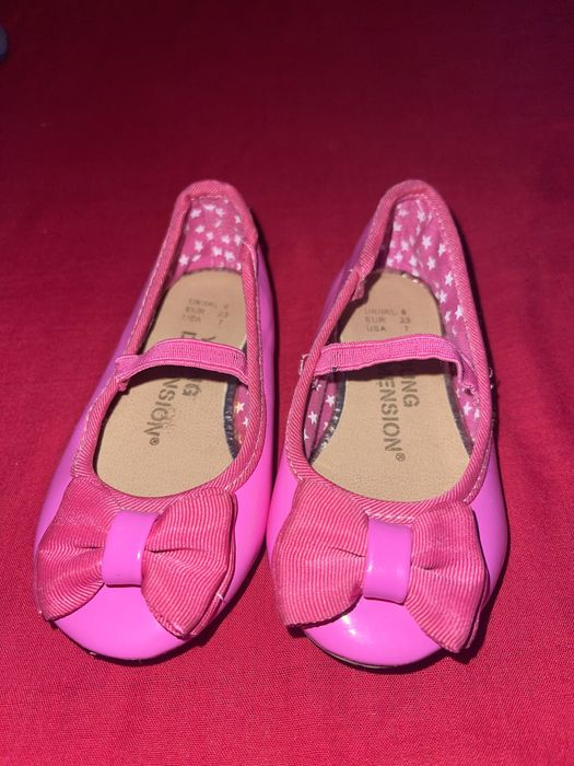 Vând papucei fetițe diferite mărimi !