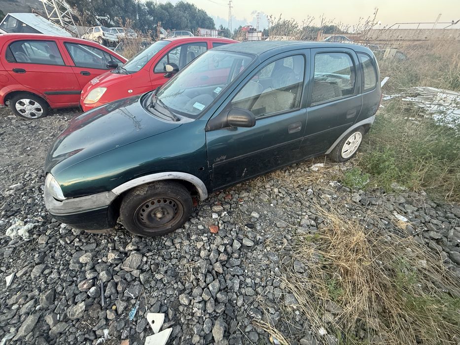 Opel Corsa B 1.2 на части