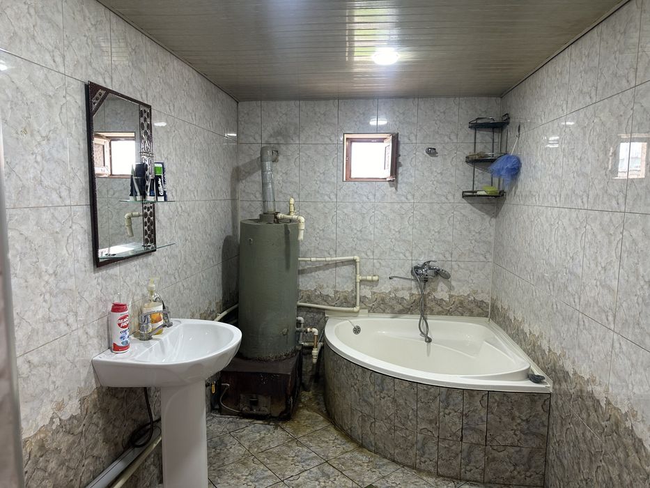 Когон шахарда участка тезда сотилади. городда( мостдан у томонда)