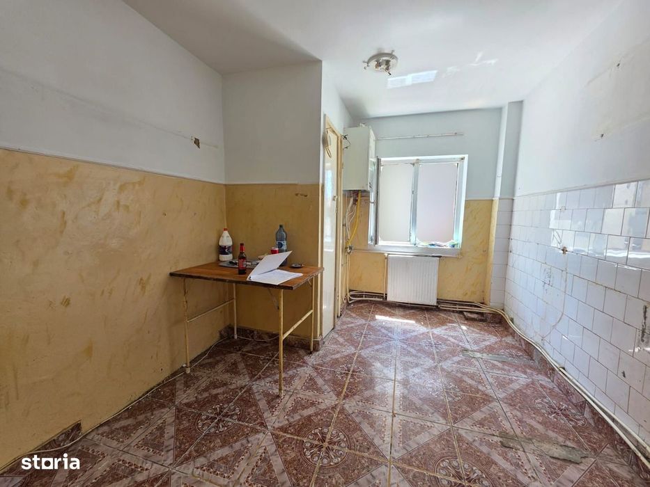 2 camere, Bulevardul Roman Mușat, parter, decomandat, boxă