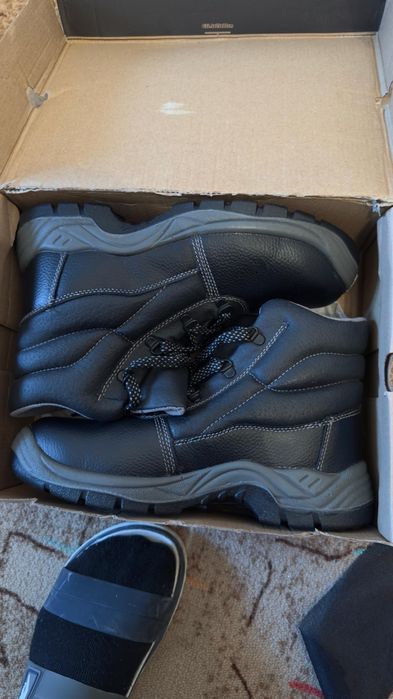 Новый ботинка 41 размер. 3 пар бар