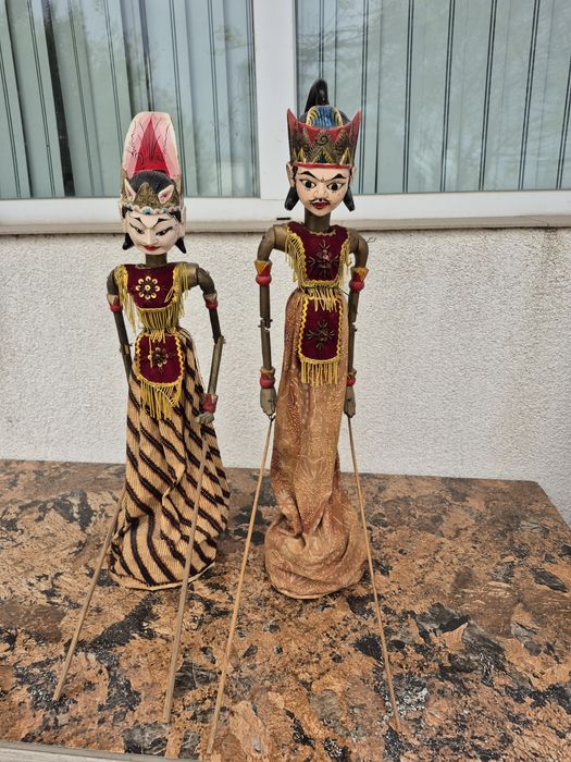 Vând 2 papusi statuiete lemn,scluptate,pictate manual ,Made Indonezia