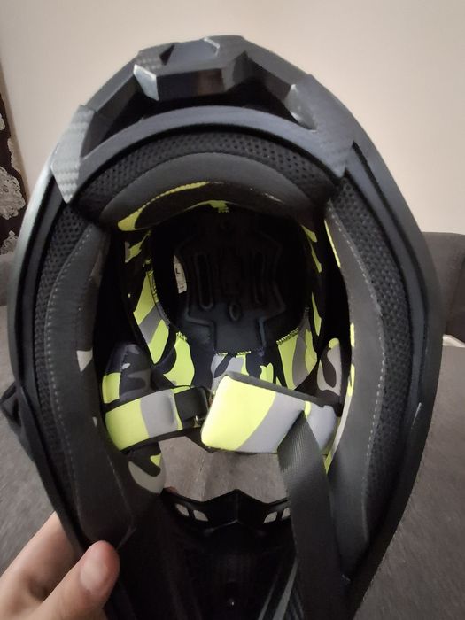 Шлем хороший новый