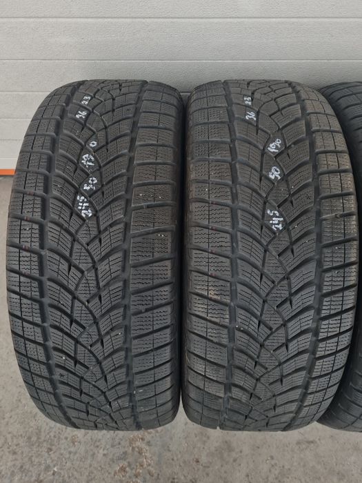 Зимни гуми 4 броя GOODYEAR UltraGrip 245 50 R19 дот 3523