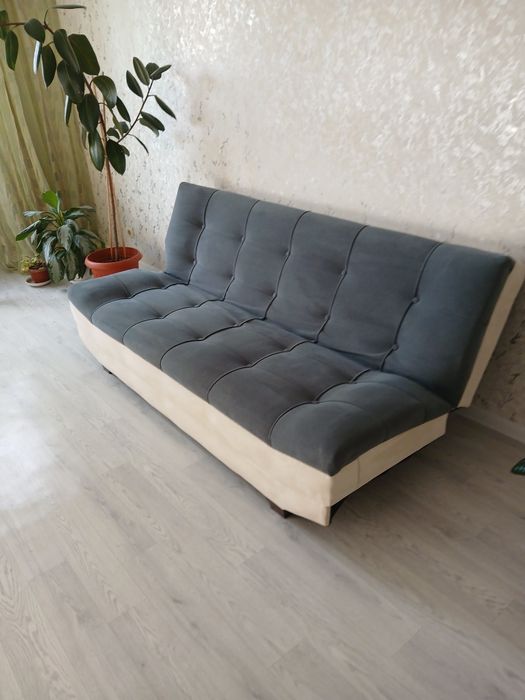 Диван продаётся срочно