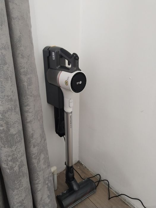 Пылесос вертикальный
