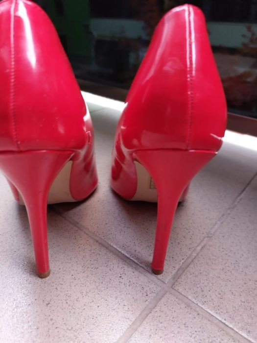 Pantofi roșii,  mărimea 38