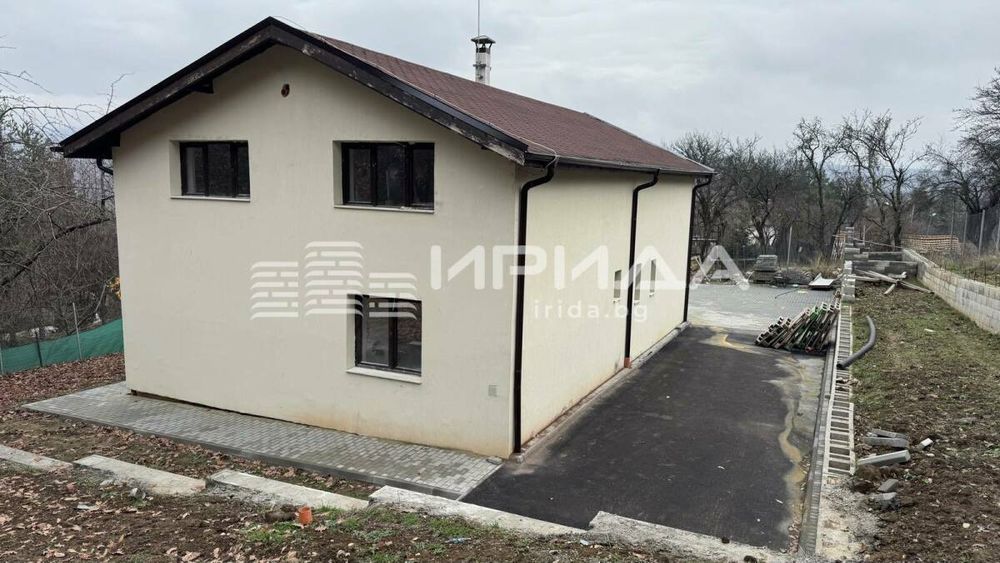 Къща в гр. Костинброд - с. Чибаовци 180m²