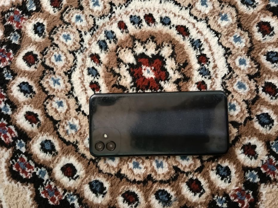 SAMSUNG A4 32гб памяти