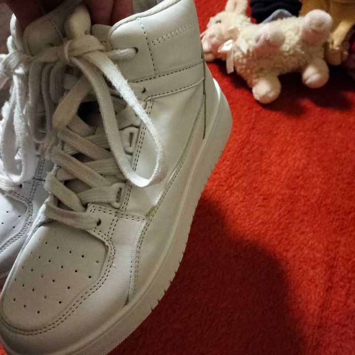 Бели кецове внос от германия