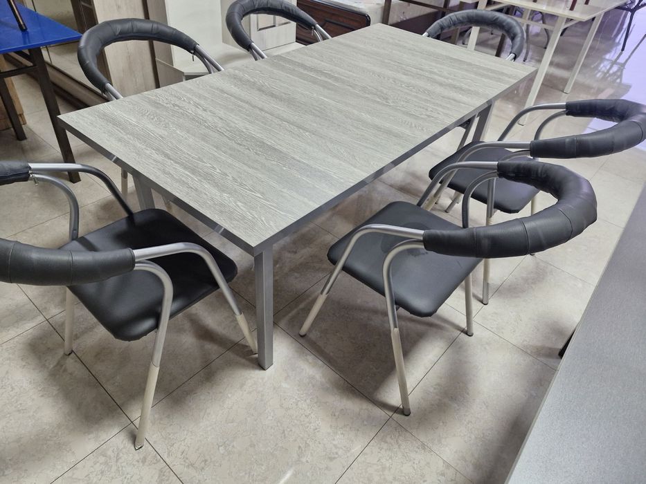 Qarshida Beklar mahallasida barcha sharoitlari mavjud 3 xonali uy bor