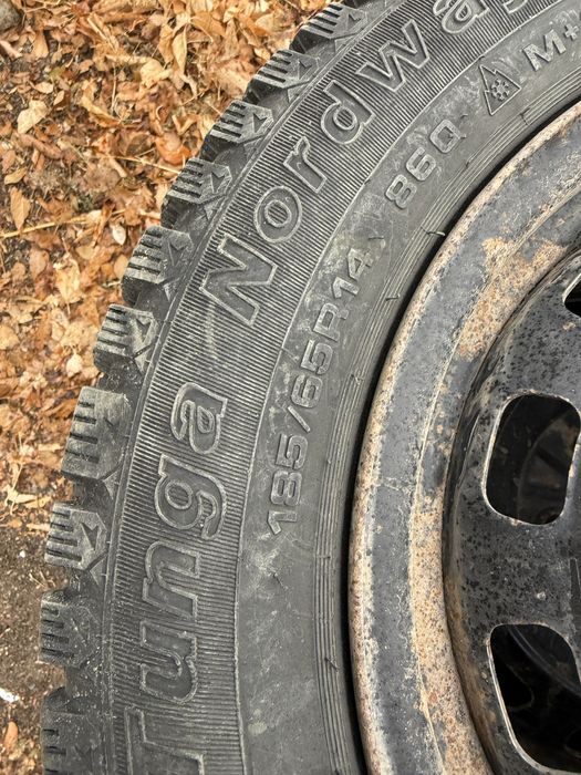 Продам зимние шины комплект