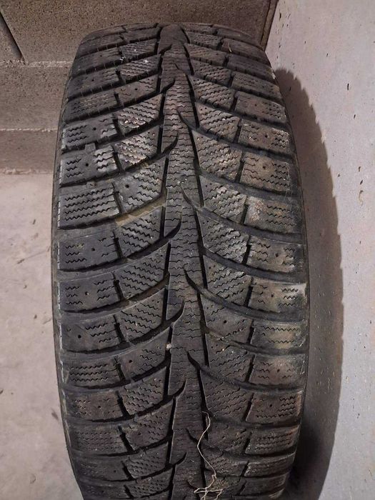 4 бр зимни гуми 225/60/17 (2 Laufenn + 2 Triangle) (цена за комплекта)