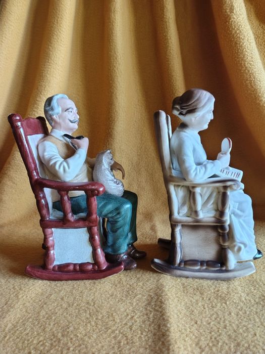 Bibelouri  bunicul și bunica pe scaune Arpo Curtea de Argeș