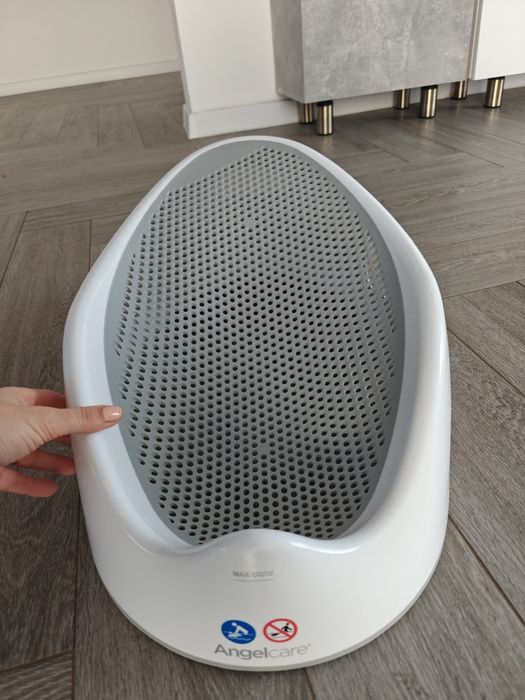 Suport ergonomic pentru baia bebelușului