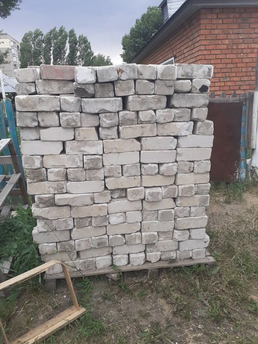Продам котёл и белый кирпич бу