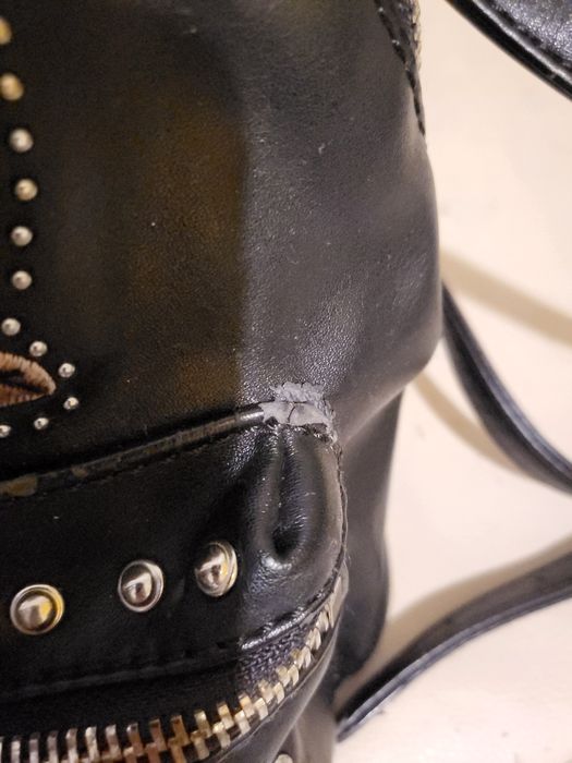 Оригинална раничка на Guess