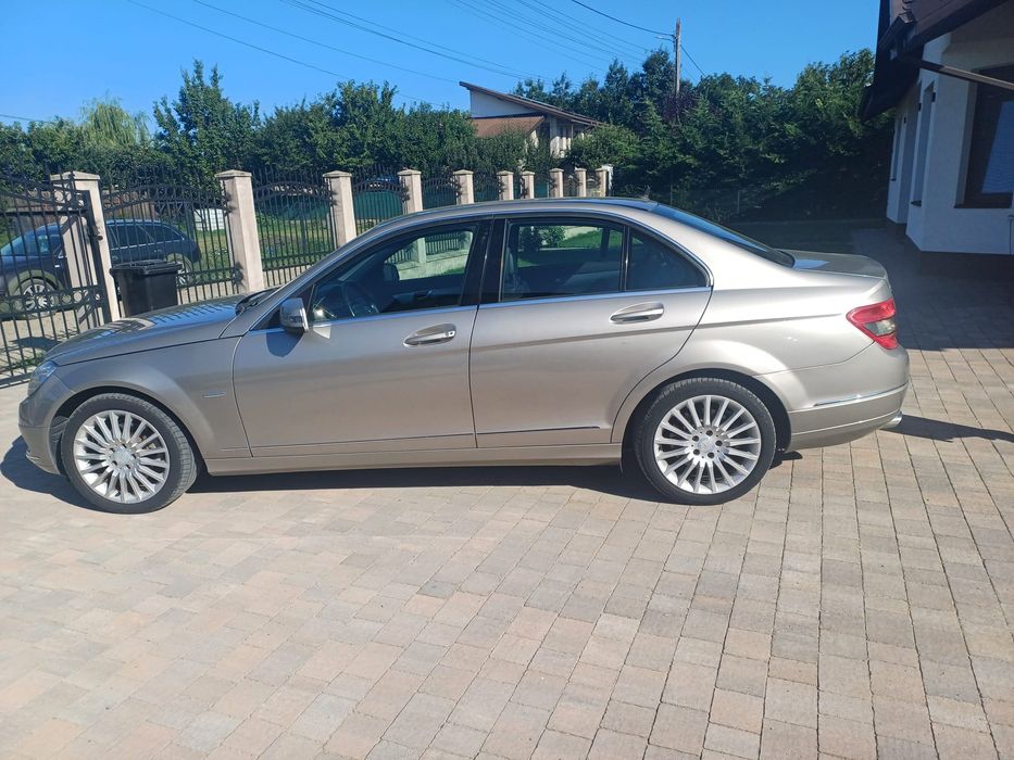 Vand Mercedes clasa c220 cdi, anul  2oo8,272000 km,inmatriculata in Romania 2024,pret 4700 negociabil,